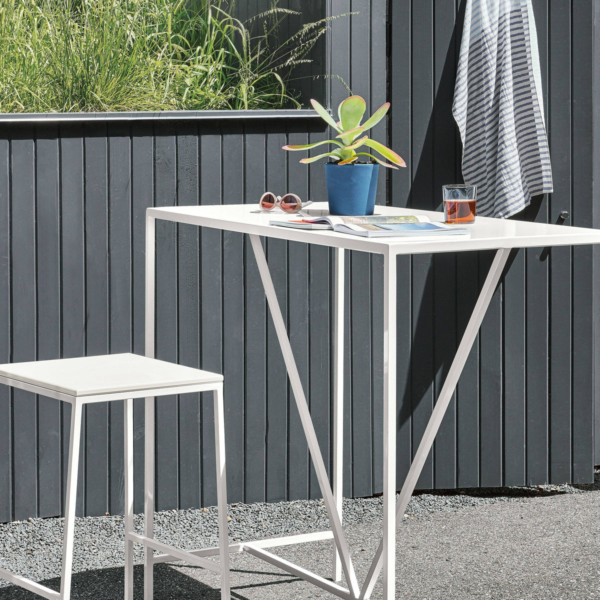 Ocean Blue Slim Patio Bar Table E911208