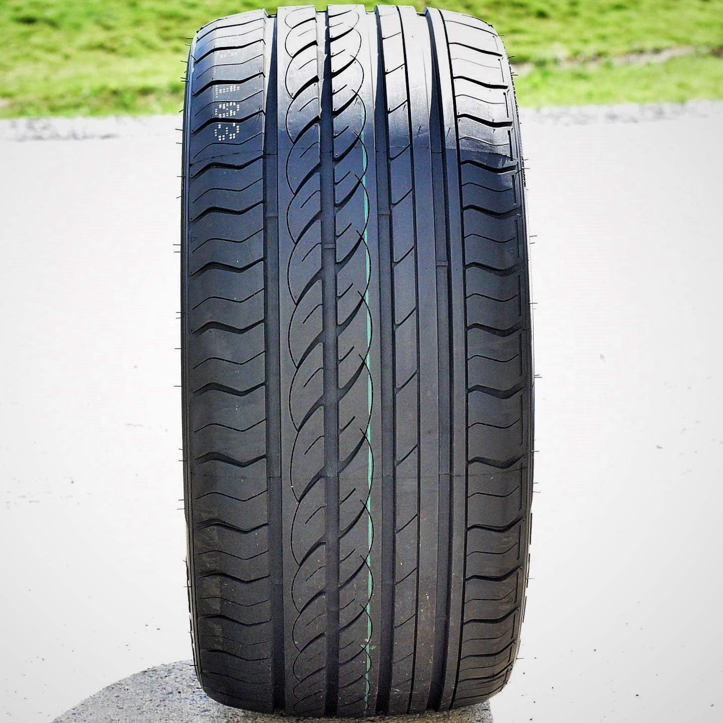 275/35R20 All-Season High Performance Radial Tire D556584